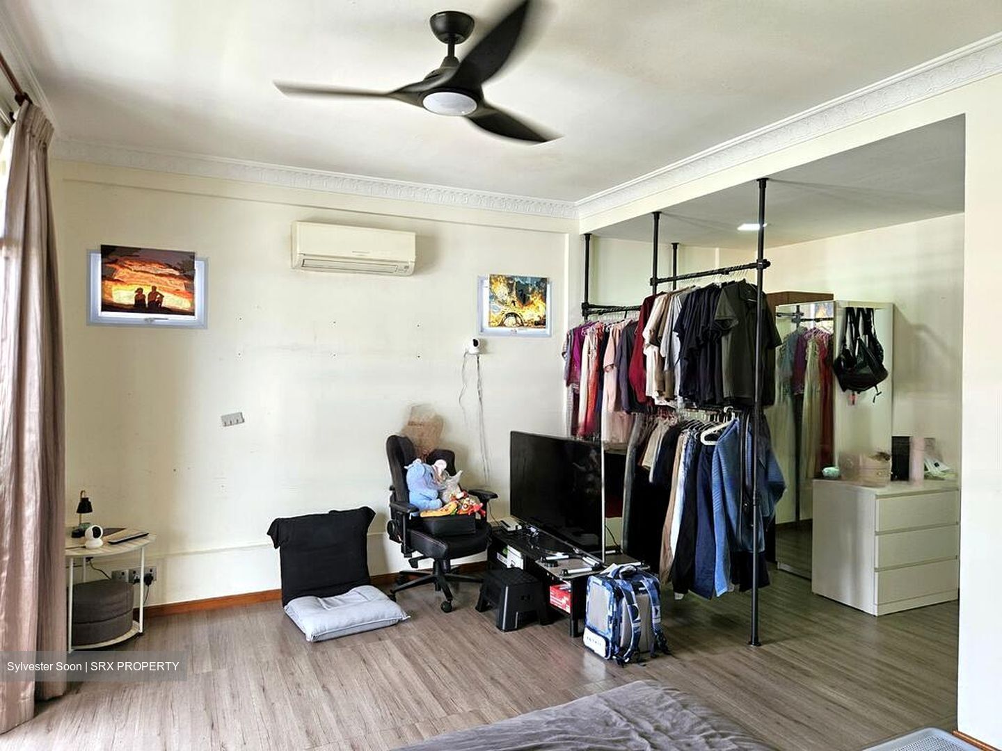 Flora Road (D17), Terrace #463039011